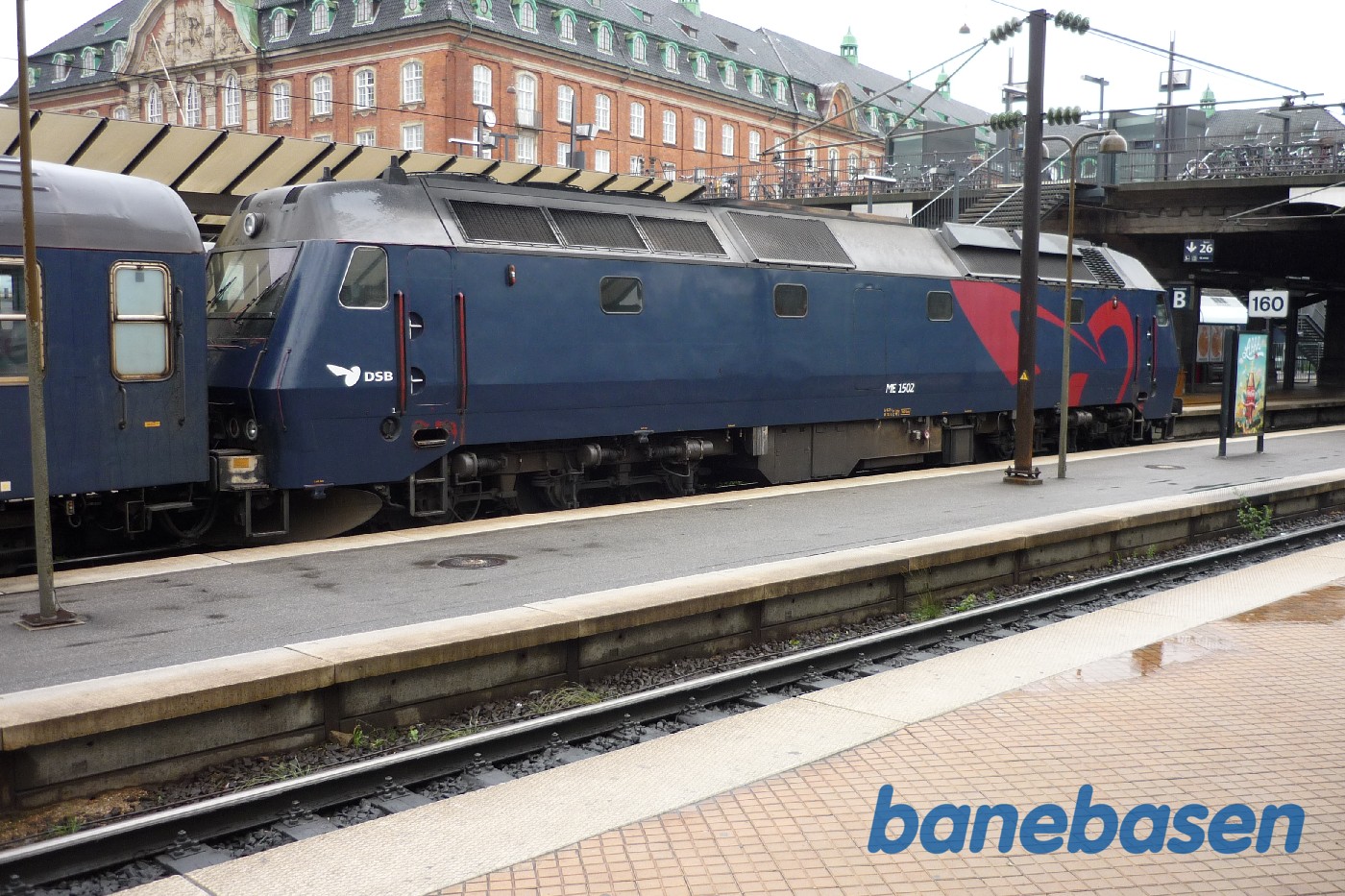Motorlokomotiv Me 1502 med tog på København H Motorlokomotiv Me 1502 med tog på København H
