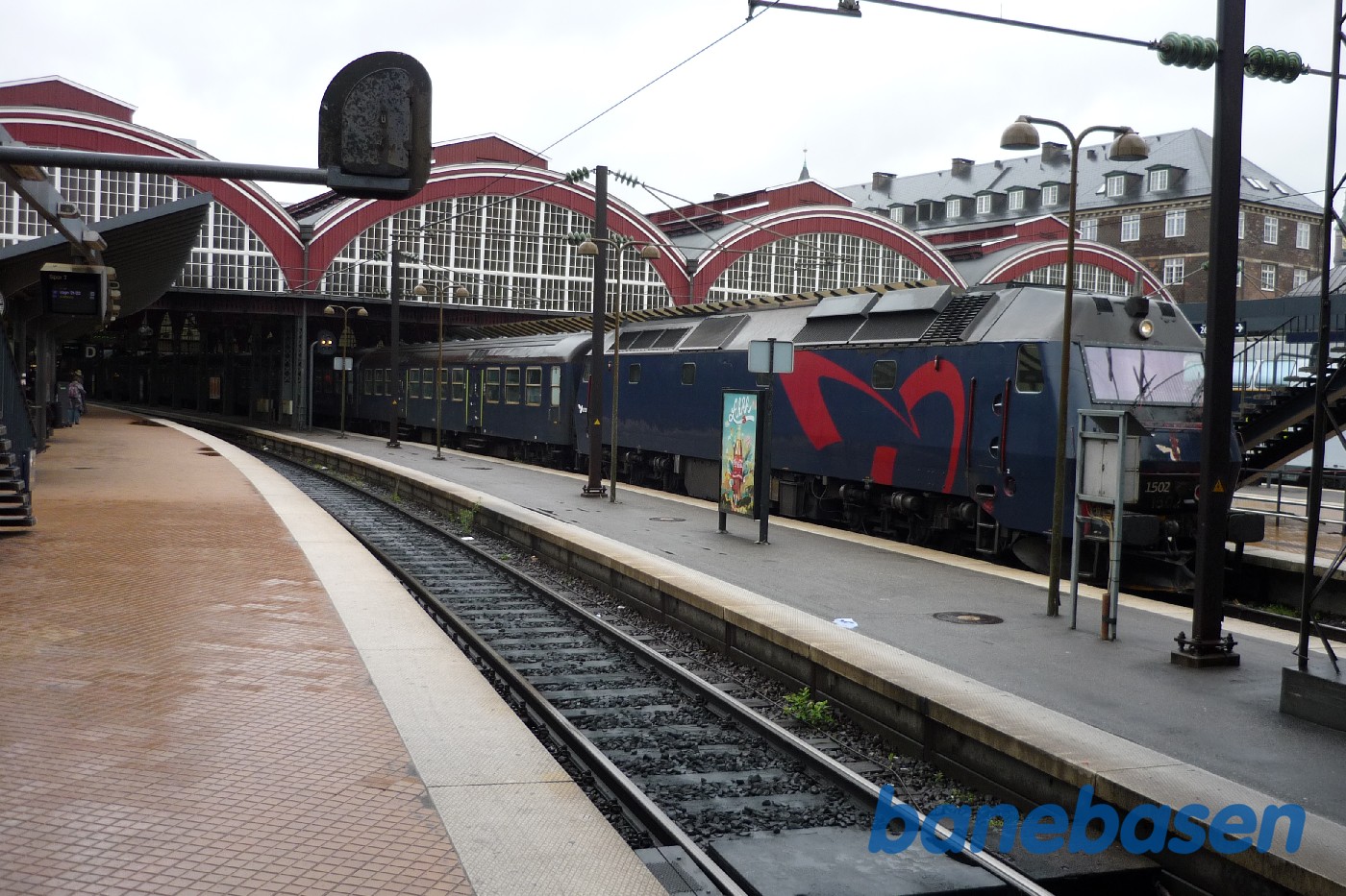 Motorlokomotiv Me 1502 med tog på København H Motorlokomotiv Me 1502 med tog på København H