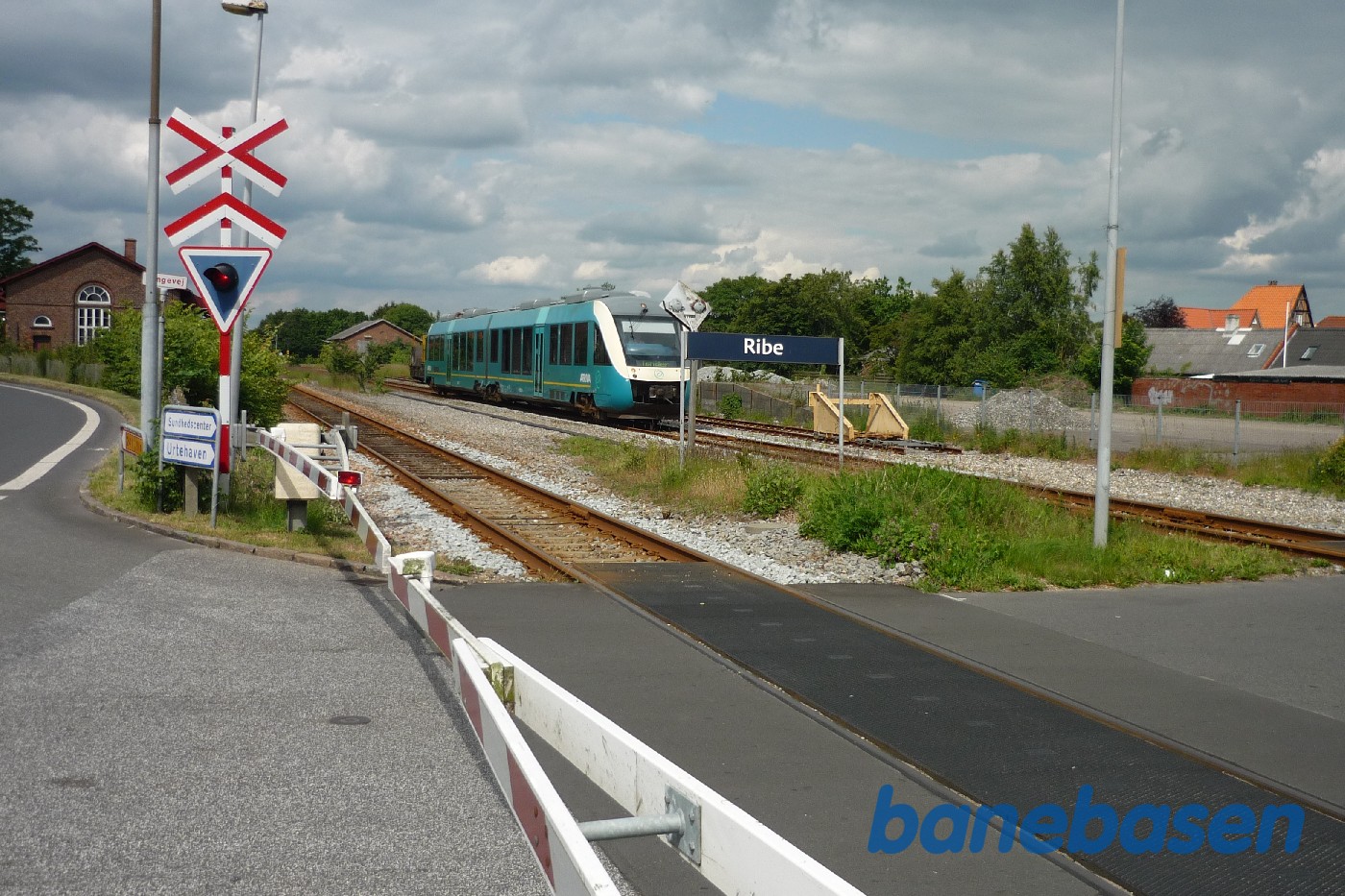 Arriva togsæt på vej ind på stationen i Ribe Arriva togsæt på vej ind på stationen i Ribe