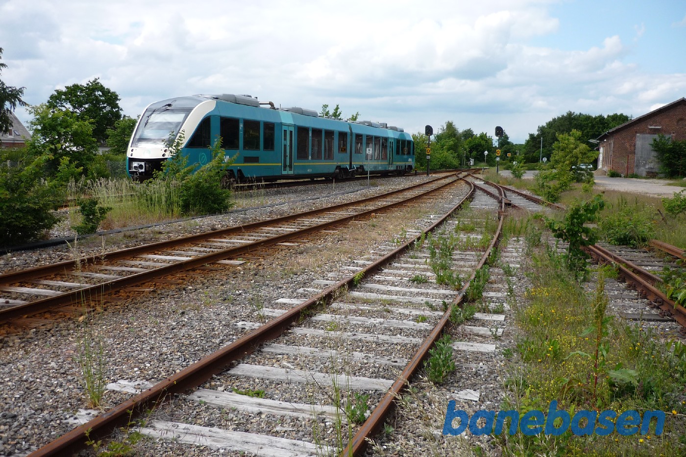 Arriva togsæt på vej ind på stationen i Ribe Arriva togsæt på vej ind på stationen i Ribe