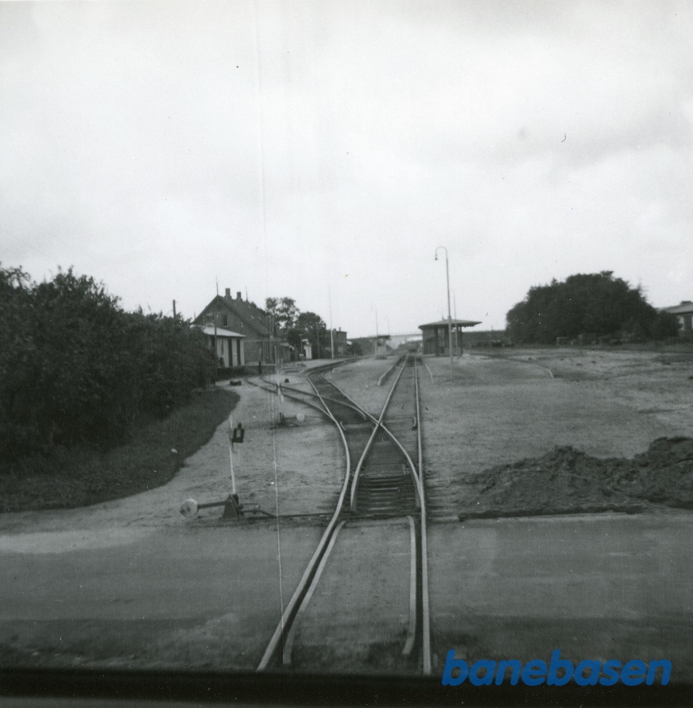 Åkirkeby station. Perronsiden Åkirkeby station. Perronsiden