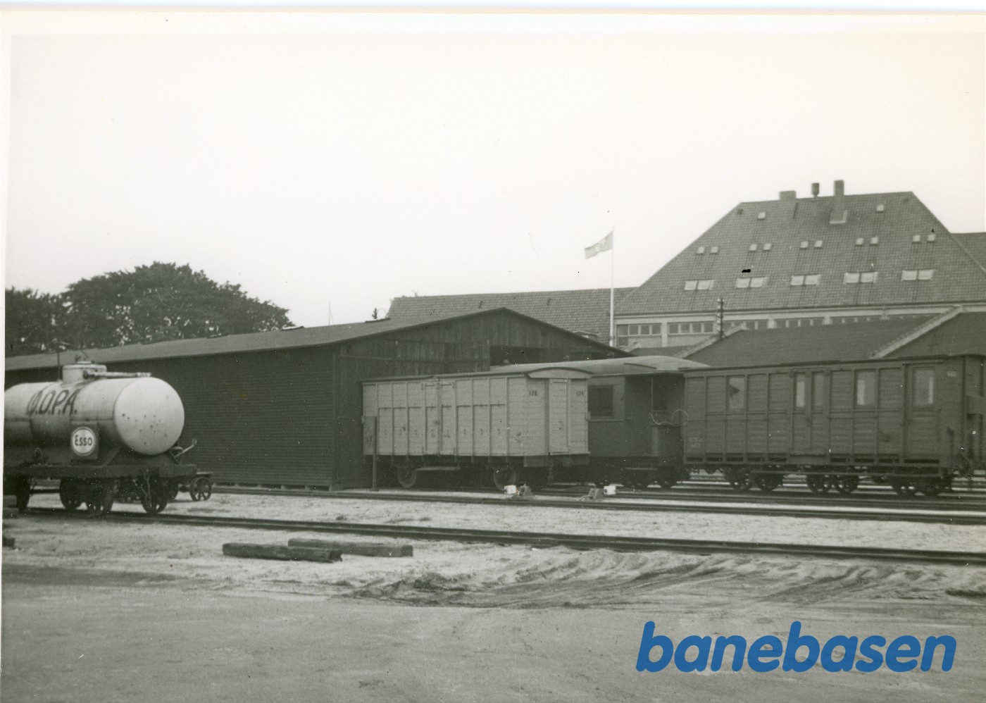 Tankvogn,godsvogn 174 og 3 akslet bænkevogn Tankvogn,godsvogn 174 og 3 akslet bænkevogn