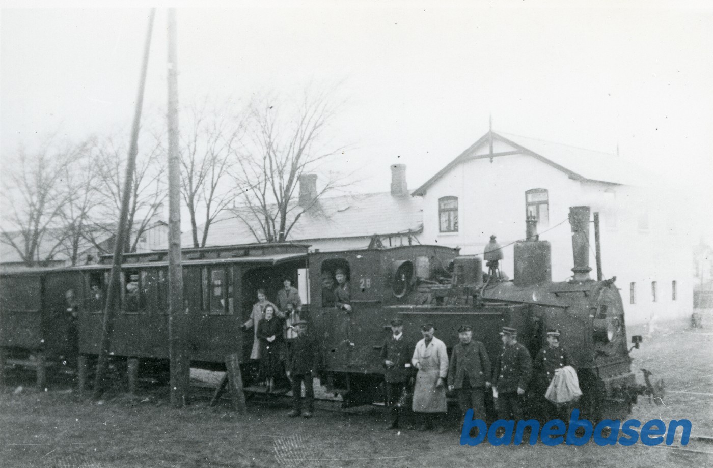 Haderslev Amtsbaners damplokomotiv nr 28 med tog Haderslev Amtsbaners damplokomotiv nr 28 med tog