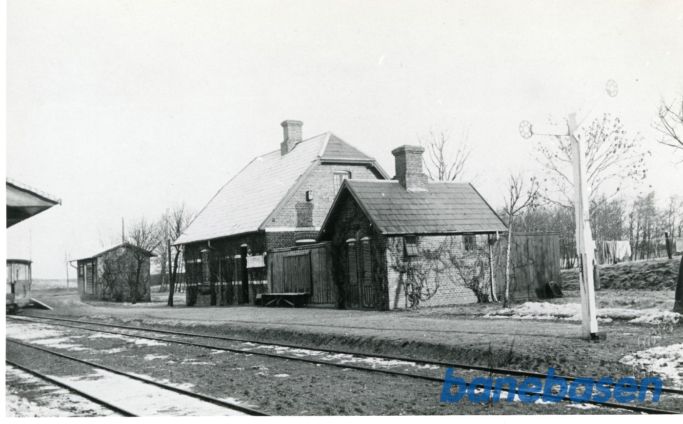 Hauerballe station fra perronsiden Hauerballe station fra perronsiden