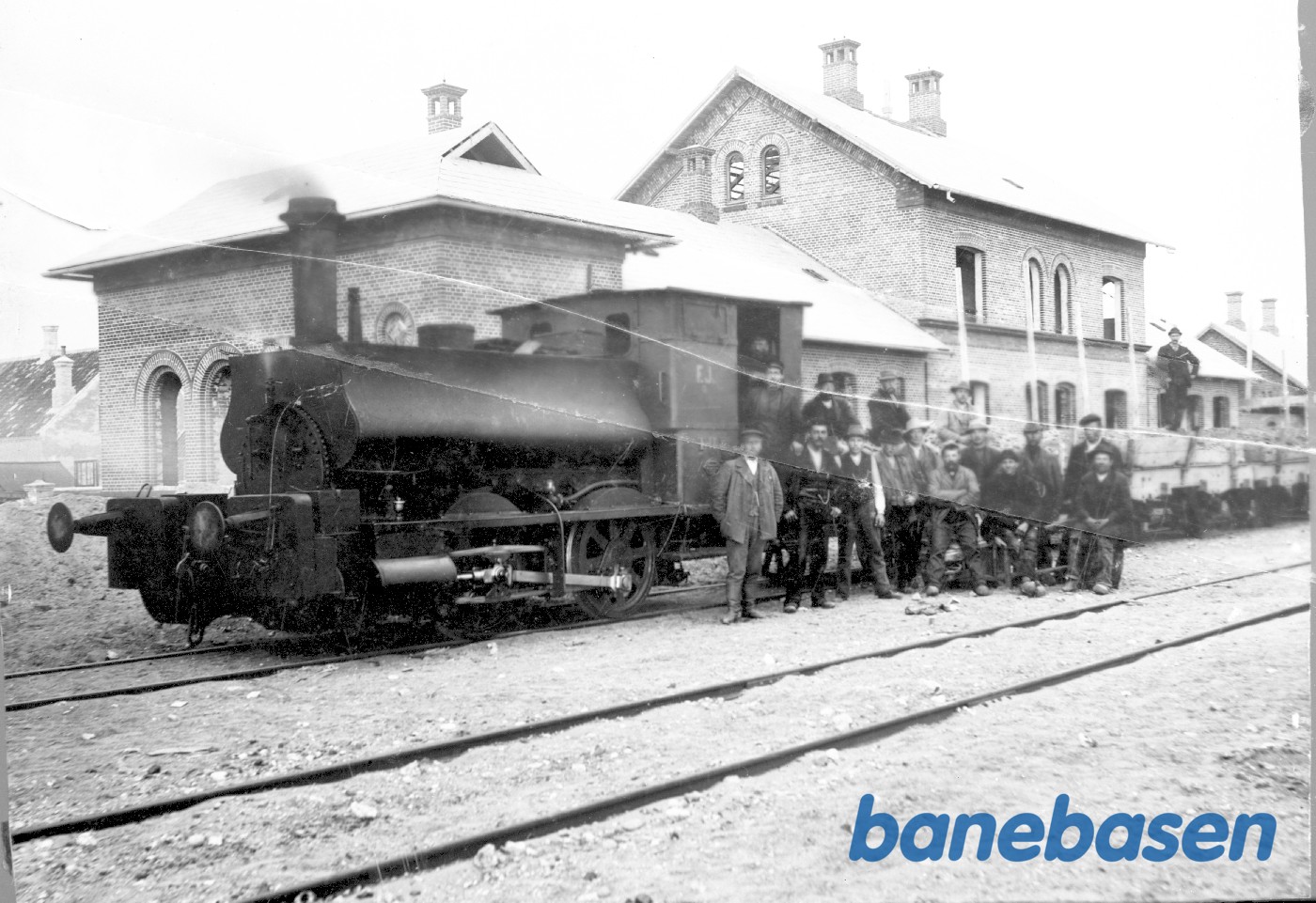 Damplokomotiv "THY", Barclay 213/1874 med arbejdstog Damplokomotiv "THY", Barclay 213/1874 med arbejdstog