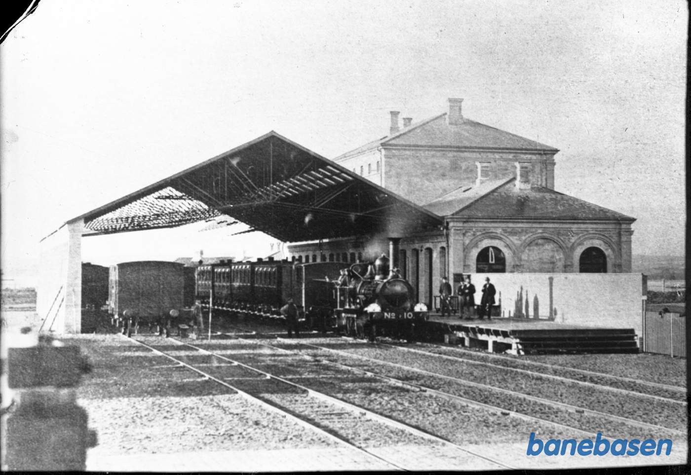 Damplokomotiv nr. 10 med persontog Damplokomotiv nr. 10 med persontog