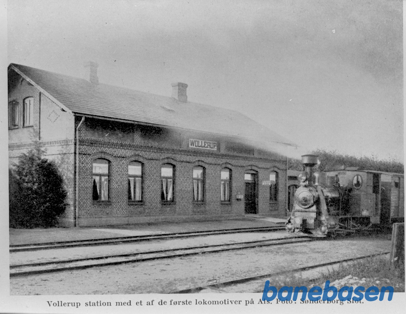 Damplokomotiv med persontog Damplokomotiv med persontog