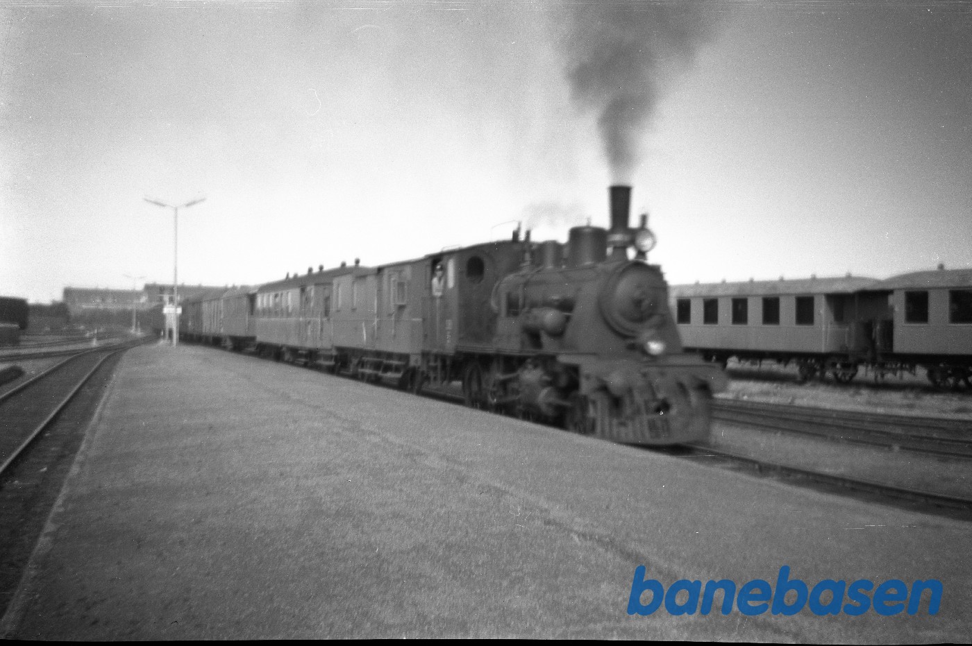 Skagen station med tog og SB 5 Skagen station med tog og SB 5