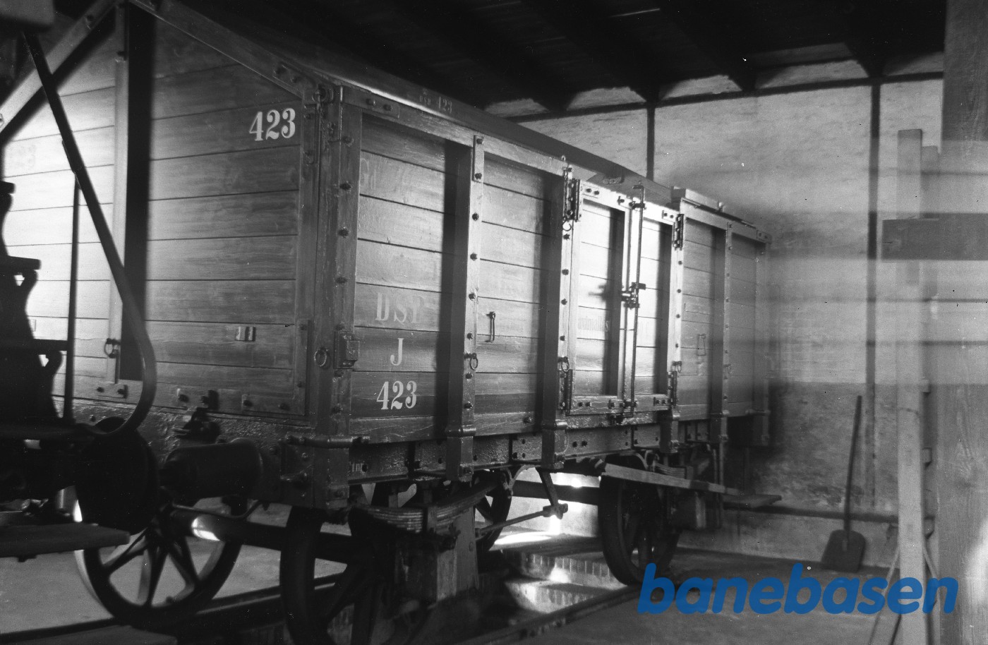 DSB J 423 i remisen på Østerport DSB J 423 i remisen på Østerport