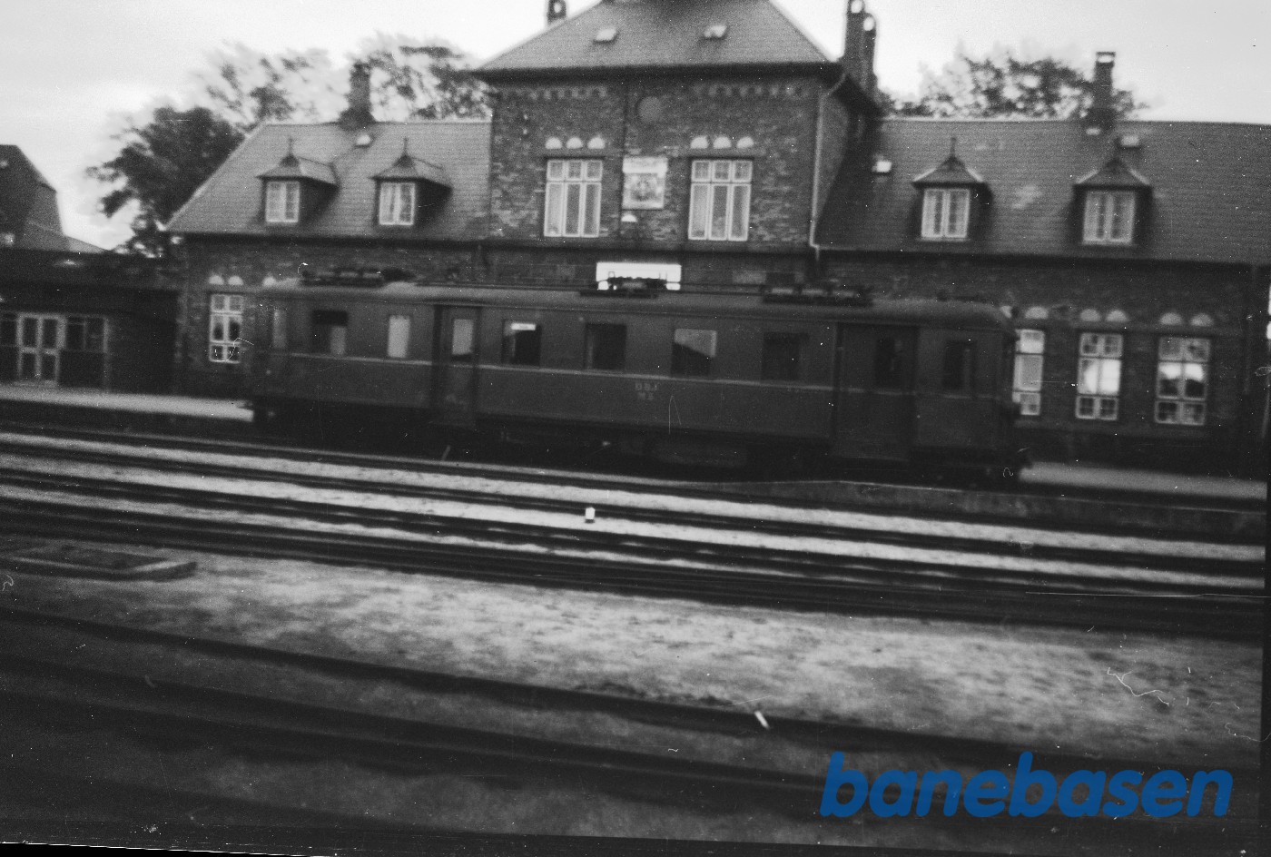 Neksø station med DBJ M5 Neksø station med DBJ M5