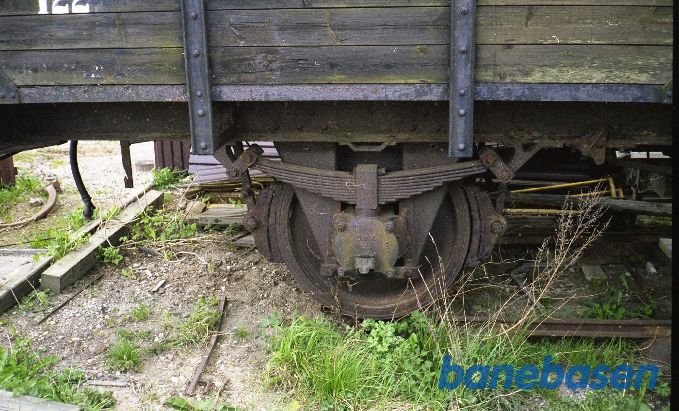Godsvogn GDS Qc 122 på Græsted station. Akselkasse Godsvogn GDS Qc 122 på Græsted station. Akselkasse