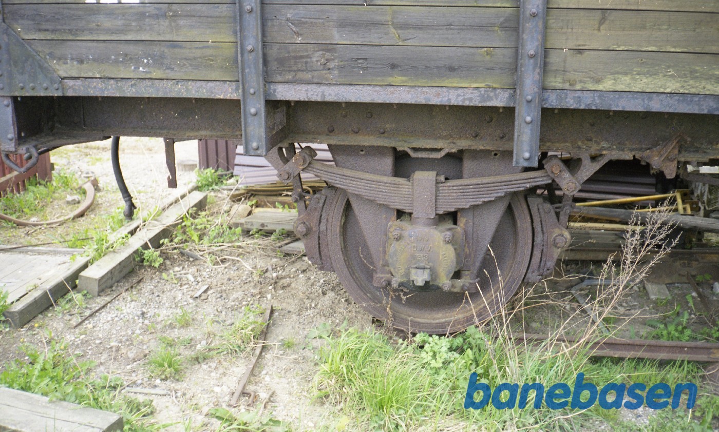 Godsvogn GDS Qc 122 på Græsted station. Akselkasse Godsvogn GDS Qc 122 på Græsted station. Akselkasse