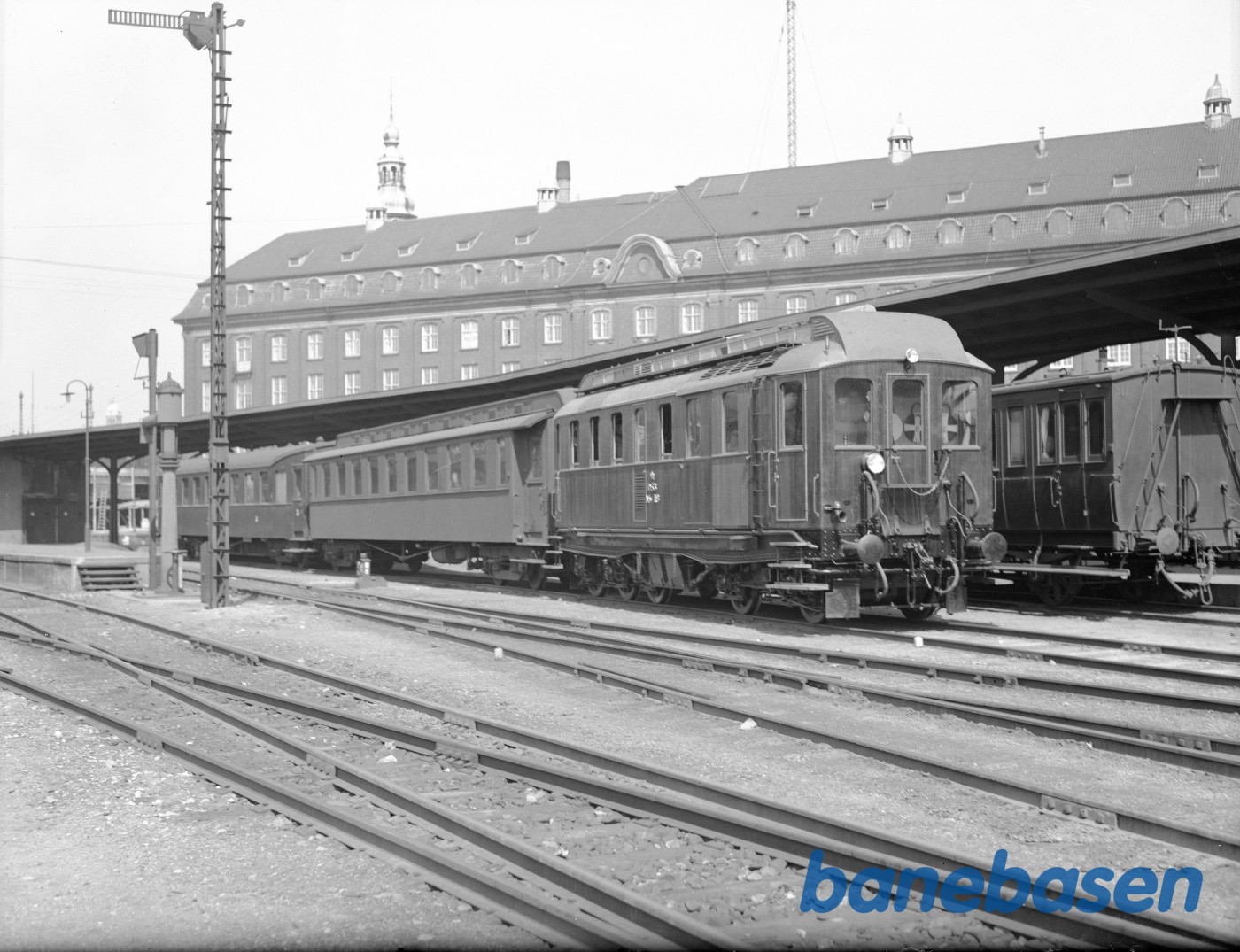 DSB MW 118 med prøvetog til Frederikssund på København H DSB MW 118 med prøvetog til Frederikssund på København H