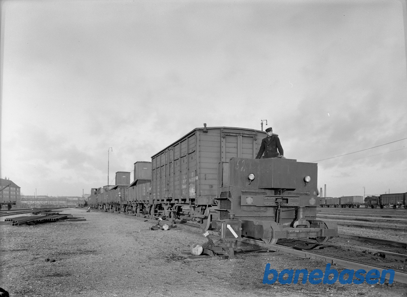 DSB traktor 52 prøvekøres uden førerhus med en BurWain-dieselmotor DSB traktor 52 prøvekøres uden førerhus med en BurWain-dieselmotor