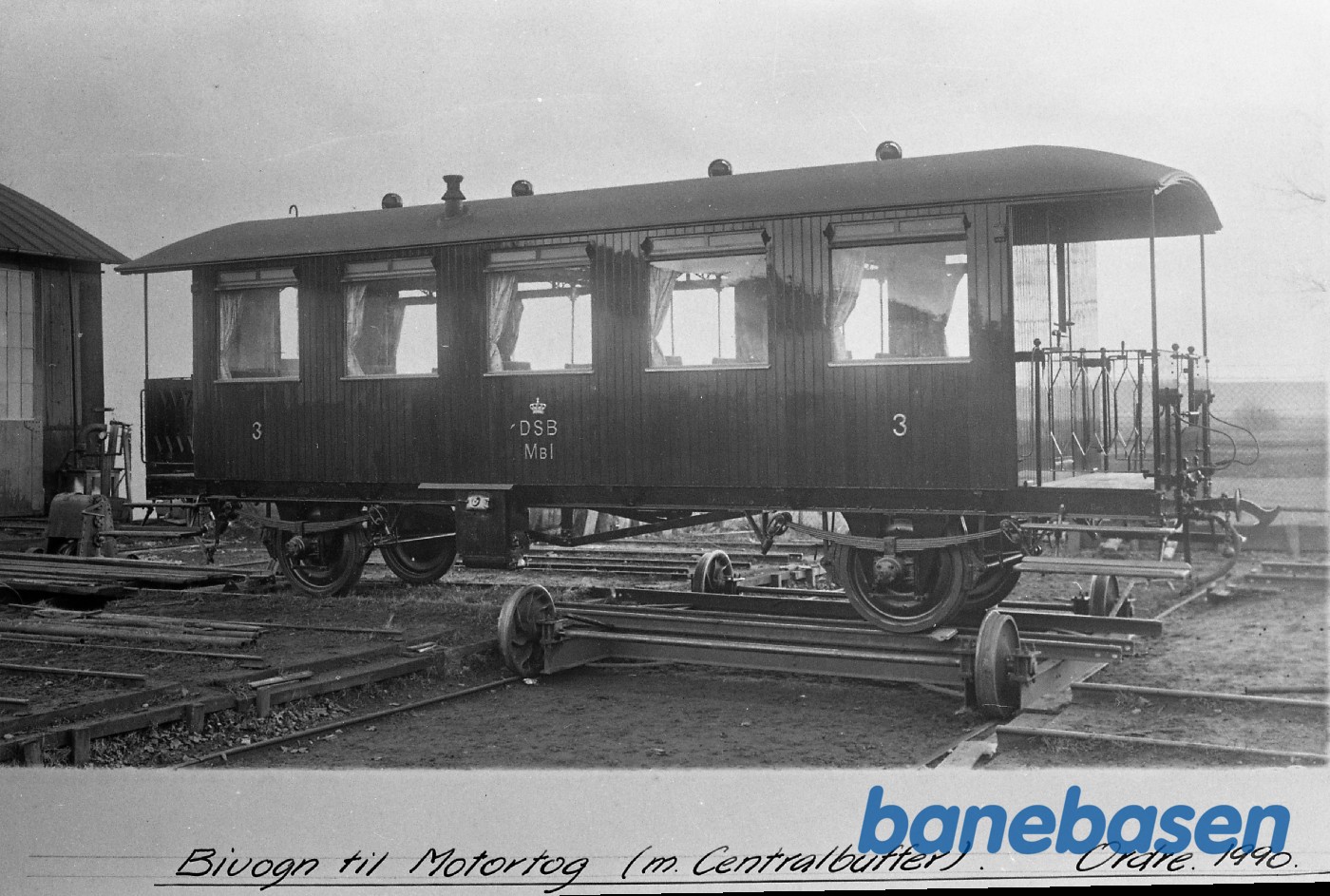 DSB III kl. bivogn til motorvogne (m. centralpuffer) DSB III kl. bivogn til motorvogne (m. centralpuffer)