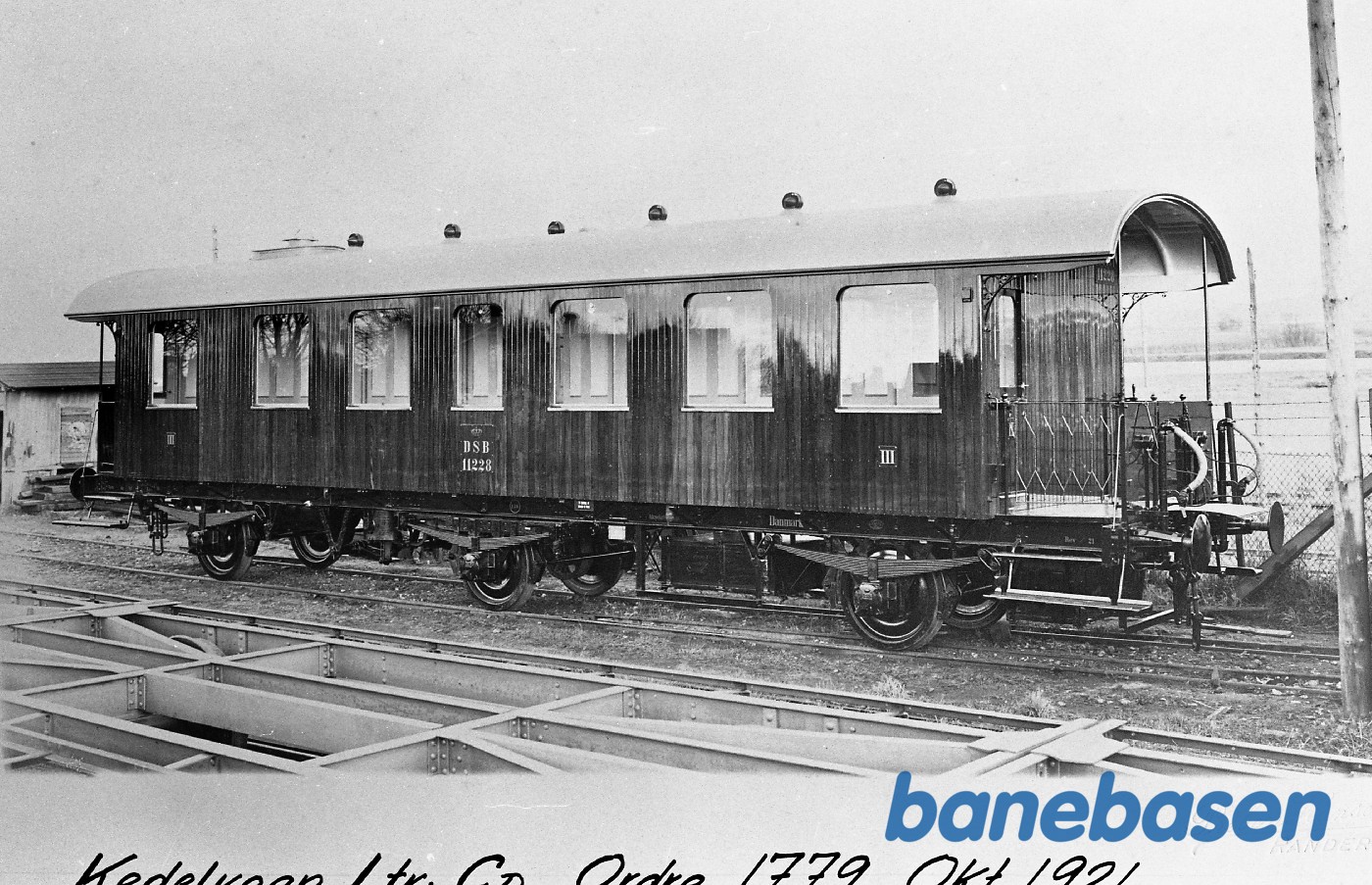 DSB III Kl. Personvogn med kedel. DSB III Kl. Personvogn med kedel.