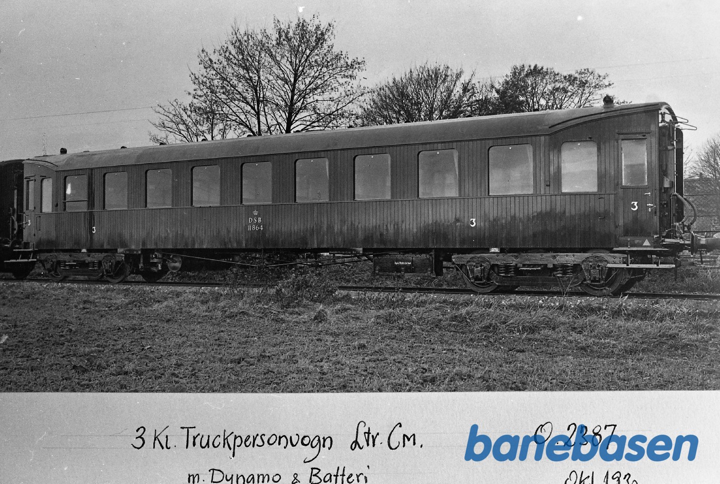 DSB III Kl. Personvogn med dynamo og batteri DSB III Kl. Personvogn med dynamo og batteri