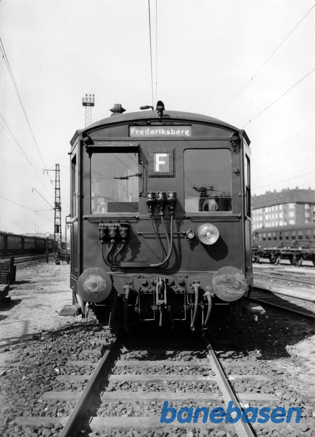 Frontbillede af FS-styrevogn med linjebogstav F Frontbillede af FS-styrevogn med linjebogstav F