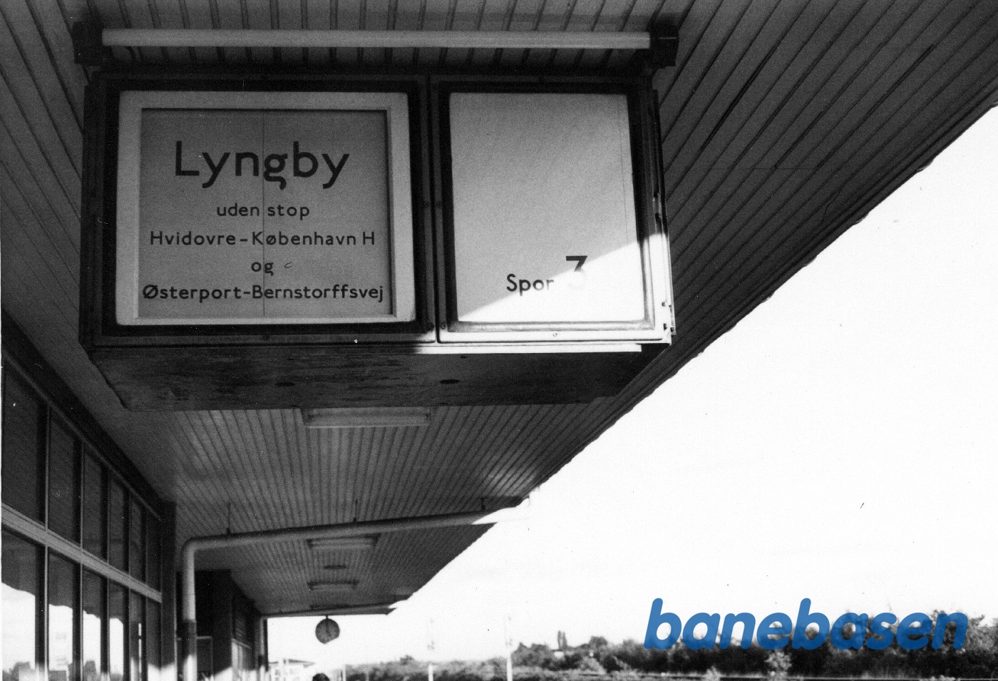 Hvidovre - togviserskilt visende linje Bx standsningsmønster Hvidovre - togviserskilt visende linje Bx standsningsmønster
