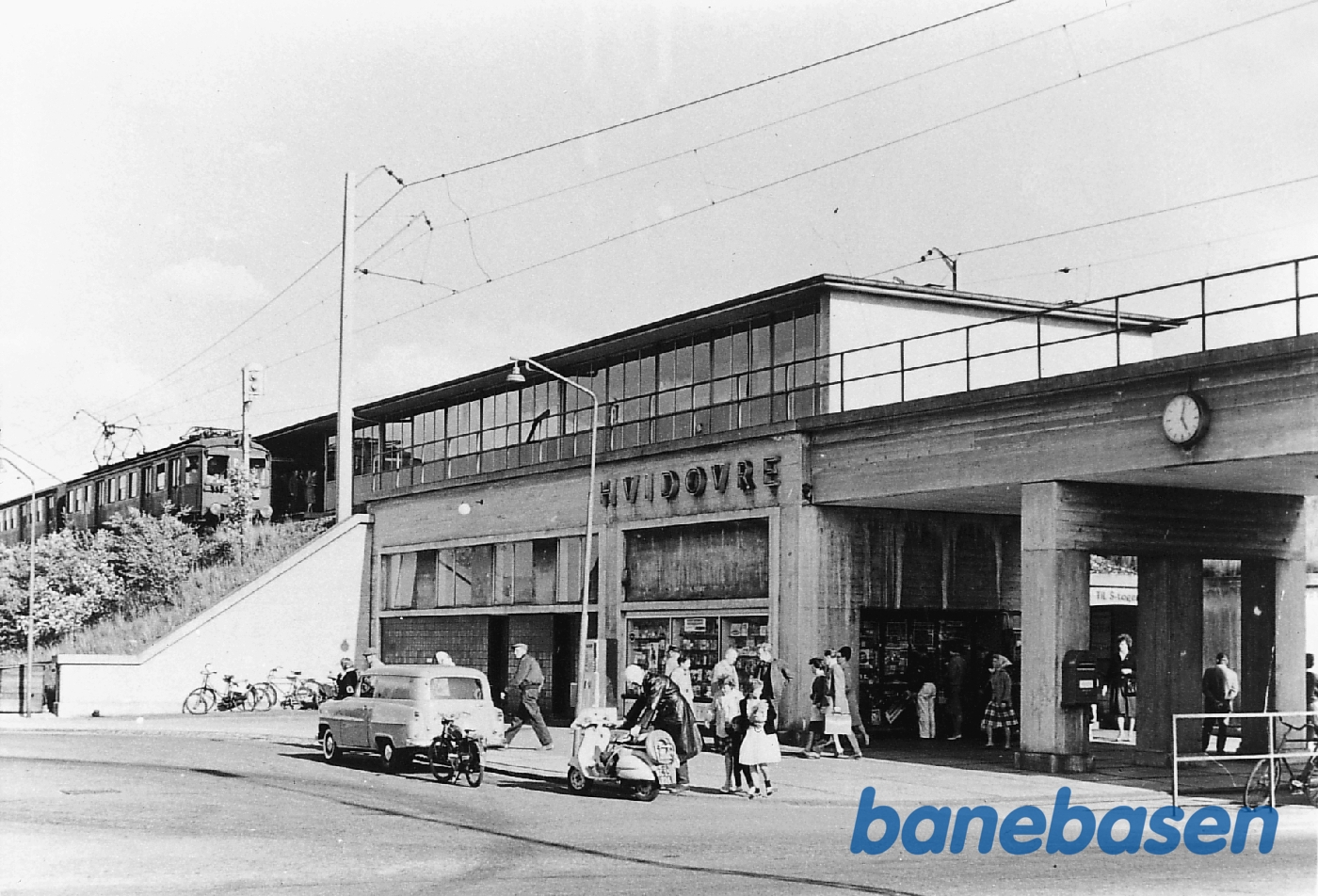 Hvidovre Station set fra Hvidovrevej Hvidovre Station set fra Hvidovrevej