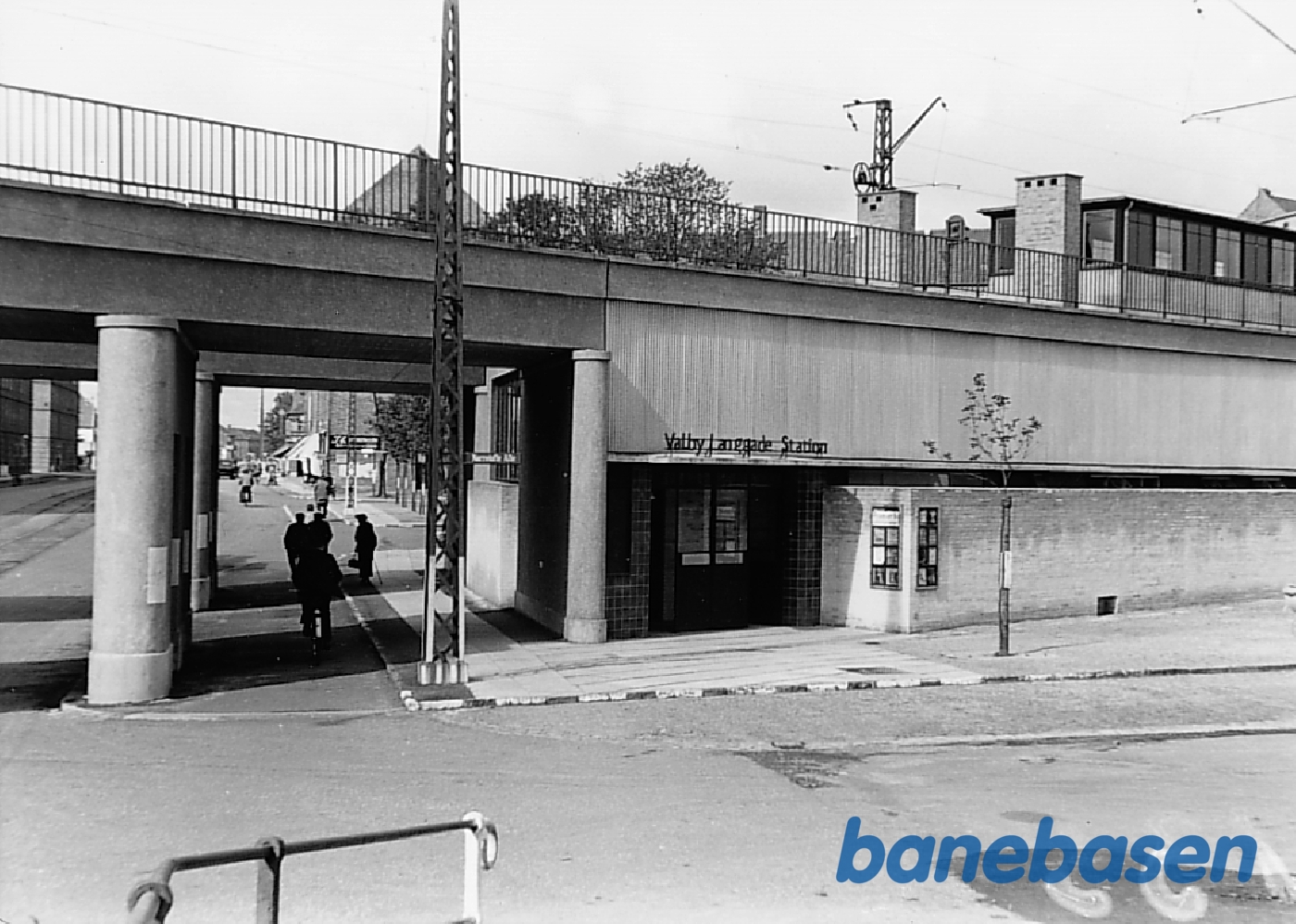 Langgade station (dengang Valby Langgade station) - gadesiden set fra øst Langgade station (dengang Valby Langgade station) - gadesiden set fra øst