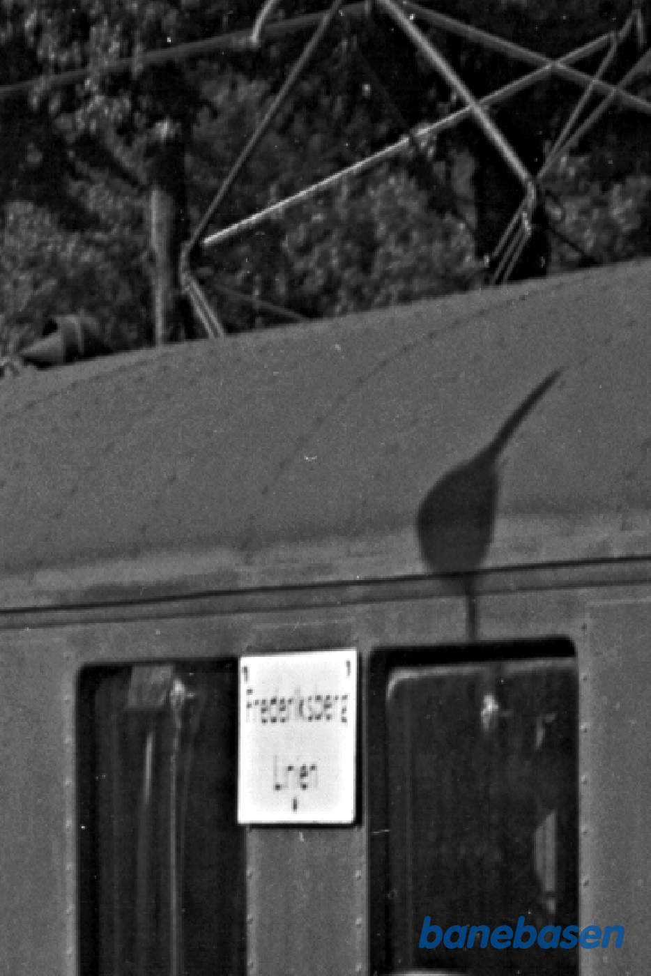 Destinationsskilt på siden af S-tog - Frederiksberg Linien