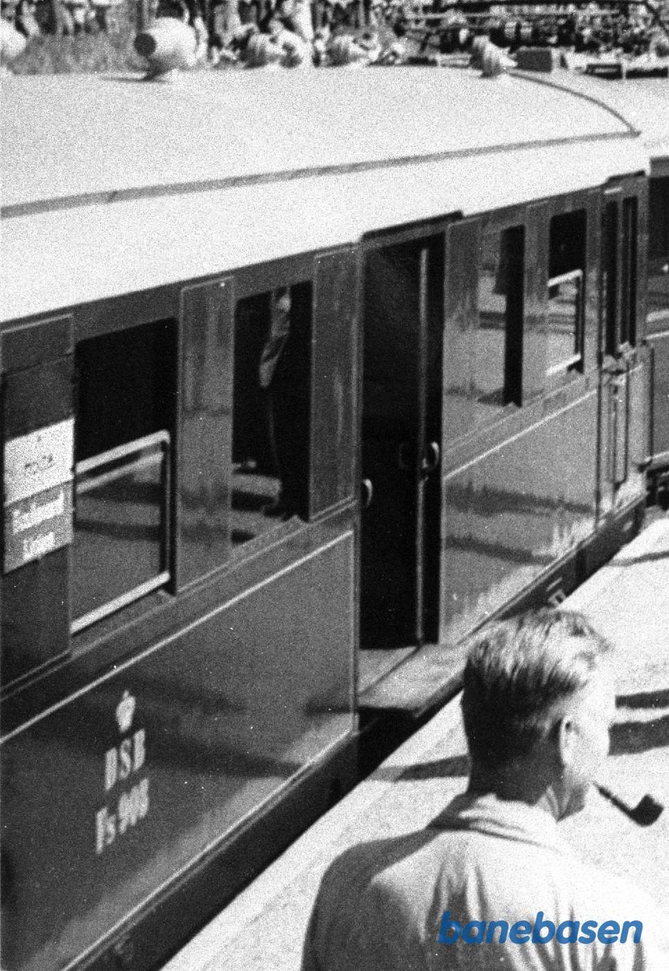 Destinationsskilte på siden af S-tog - Øverst: Holte Nederst: Boulevardlinien