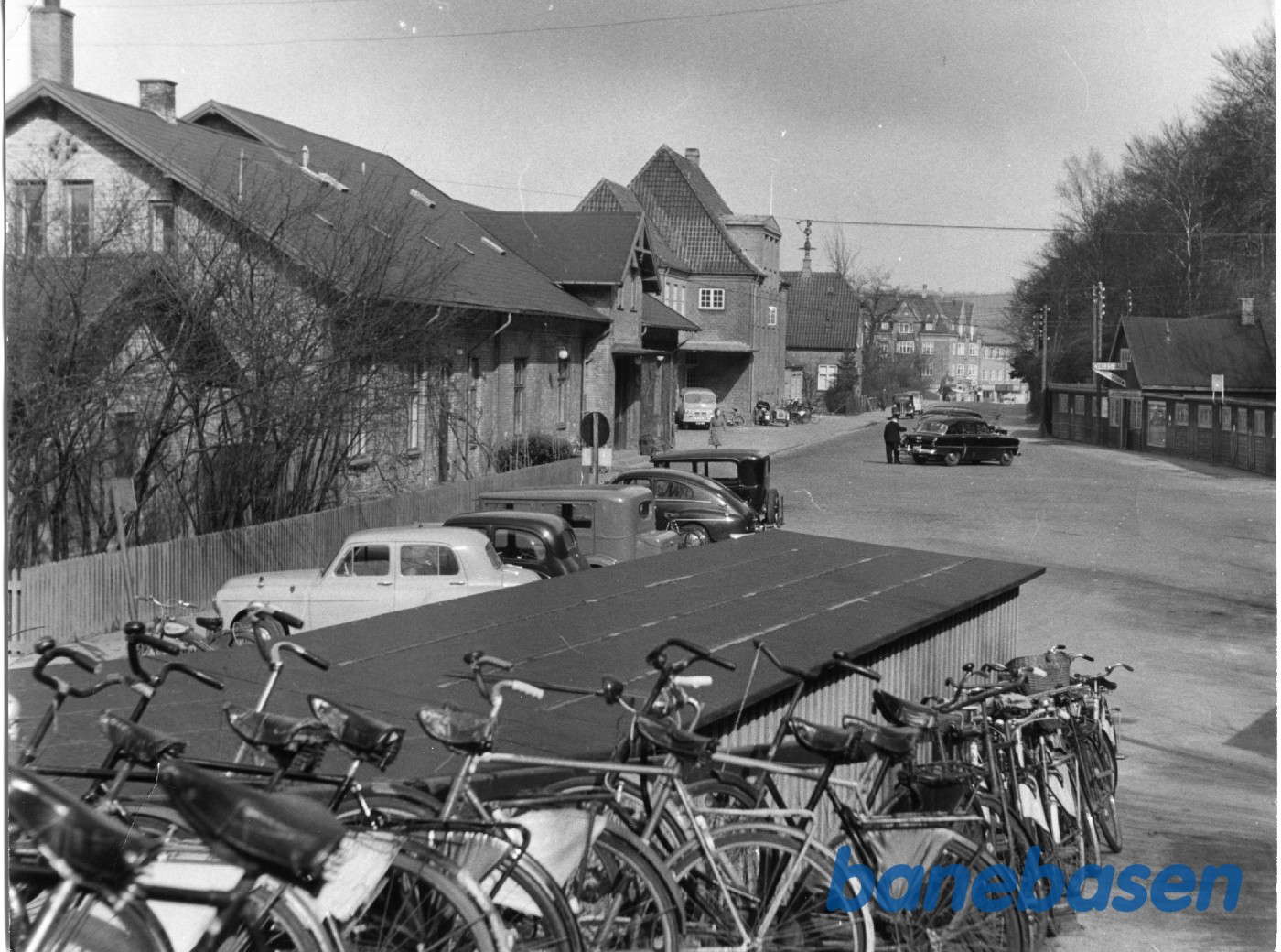 Holte station set fra forpladsen Holte station set fra forpladsen