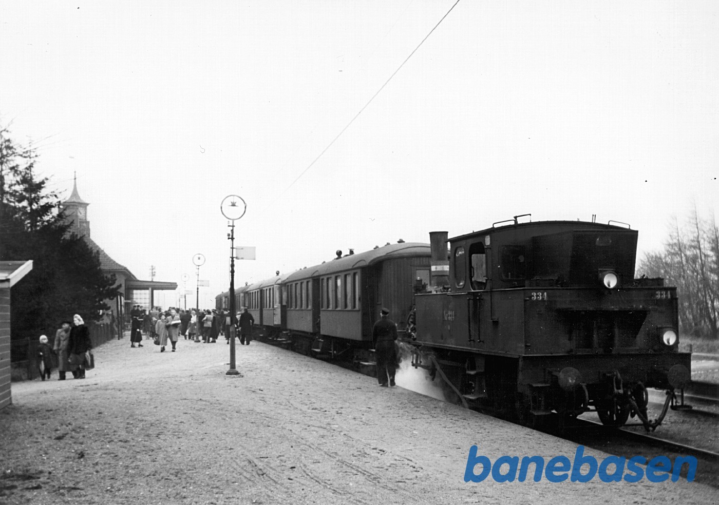 Tog fra Ballerup med bl.a. CR-vogne er lige ankommet Tog fra Ballerup med bl.a. CR-vogne er lige ankommet