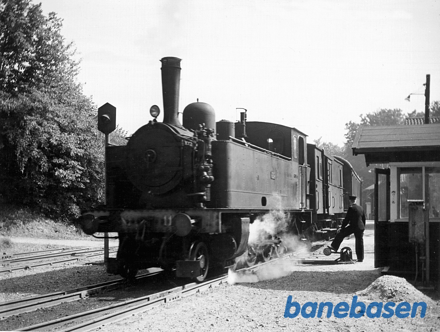 Tog mod Gilleleje med gennemgående toakslede DSB-vogne Tog mod Gilleleje med gennemgående toakslede DSB-vogne