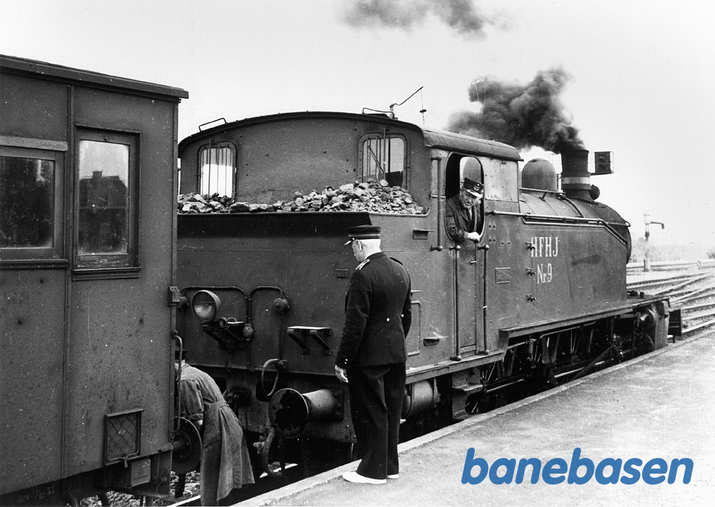 Lokomotivet henter de gennemgående vogne fra København til Hundested Lokomotivet henter de gennemgående vogne fra København til Hundested