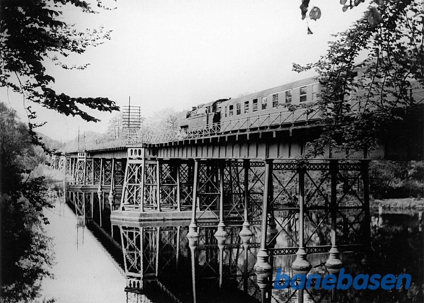 Tog mod Helsingør med forrest AV- og CL-cogn Tog mod Helsingør med forrest AV- og CL-cogn