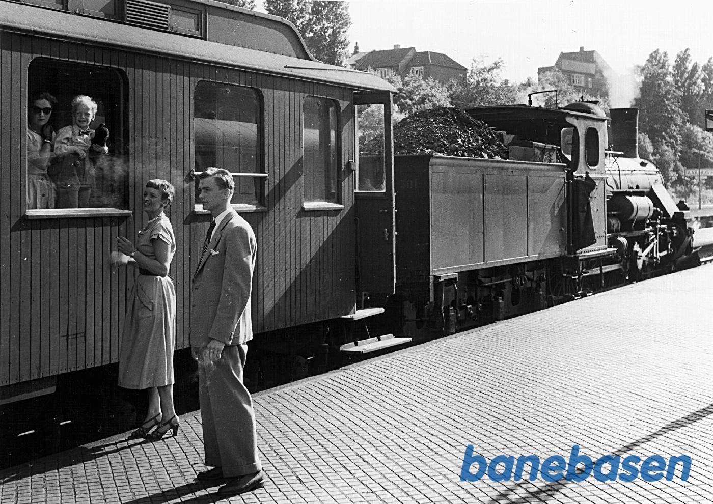 K-maskine klar til afgang med iltog til Struer via Langaa K-maskine klar til afgang med iltog til Struer via Langaa