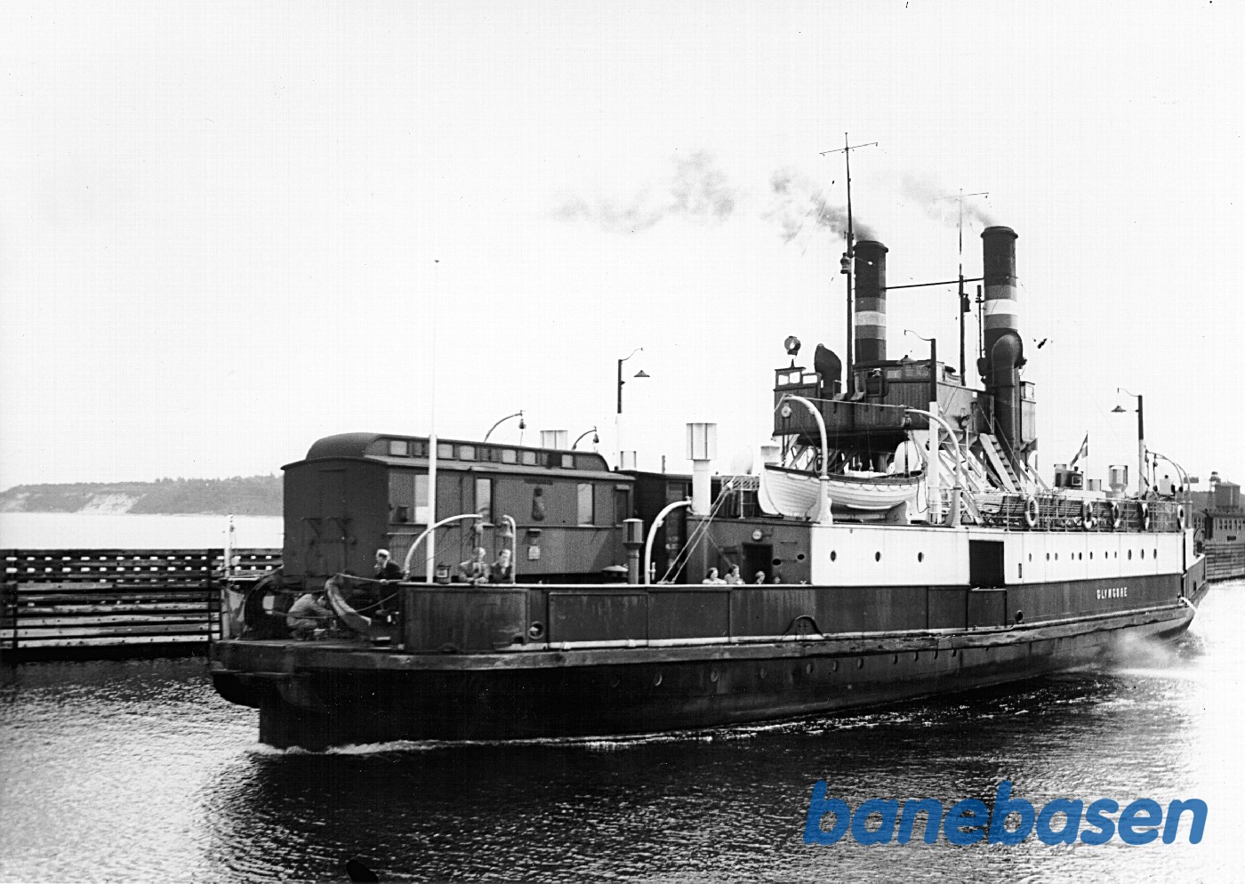 Dampfærgen "Glyngøre" under udsejling med bl.a. post- og godsvogne Dampfærgen "Glyngøre" under udsejling med bl.a. post- og godsvogne