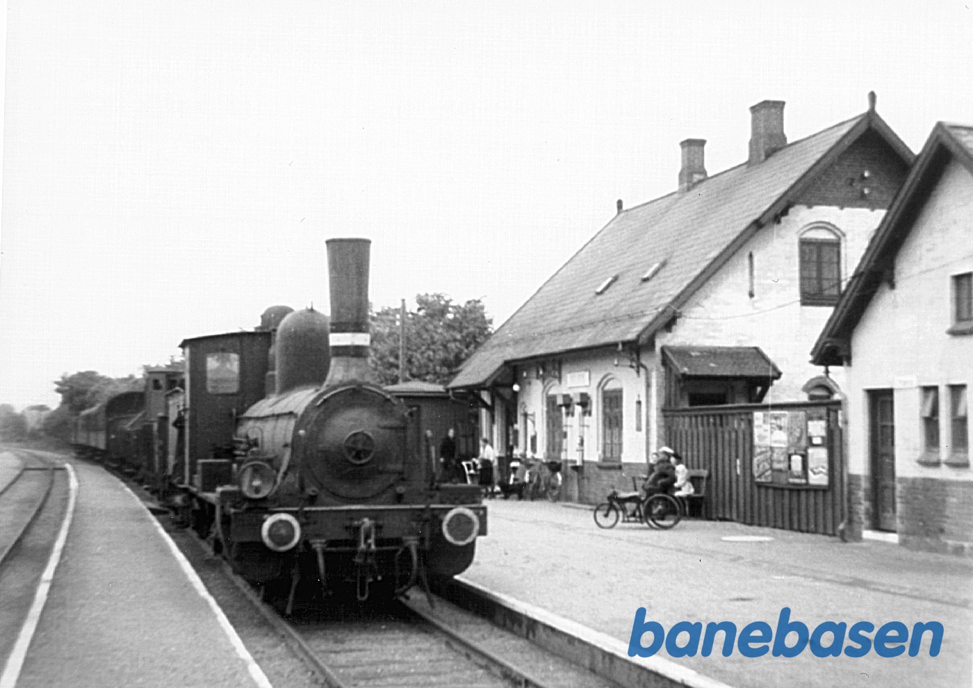 Blandettog ankommer fra Viborg Blandettog ankommer fra Viborg