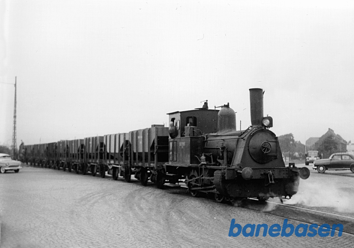 Valby Gasværk henter kul i Københavns Havn. Loko+10 kulvogne Valby Gasværk henter kul i Københavns Havn. Loko+10 kulvogne