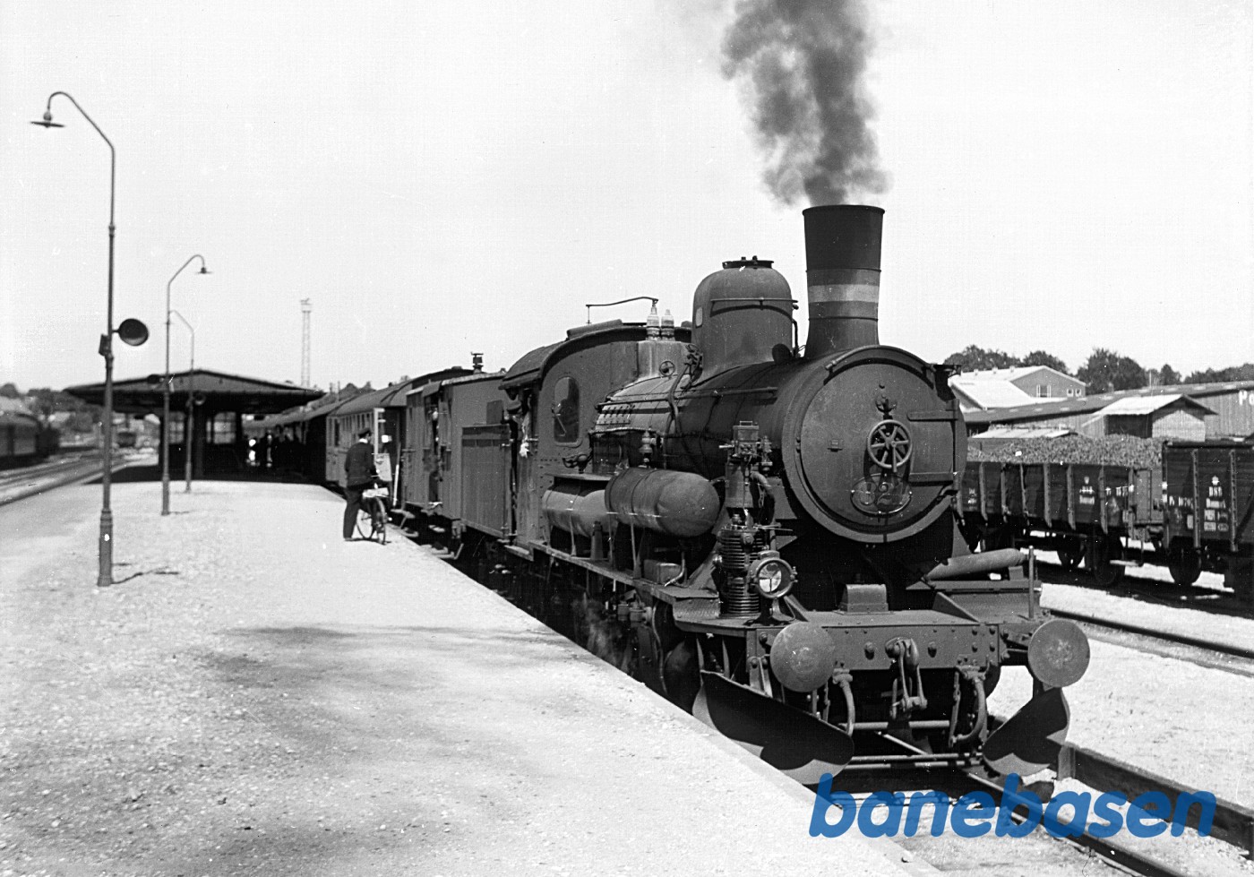 Tog ved perron 2 klar til afgang mod København Tog ved perron 2 klar til afgang mod København