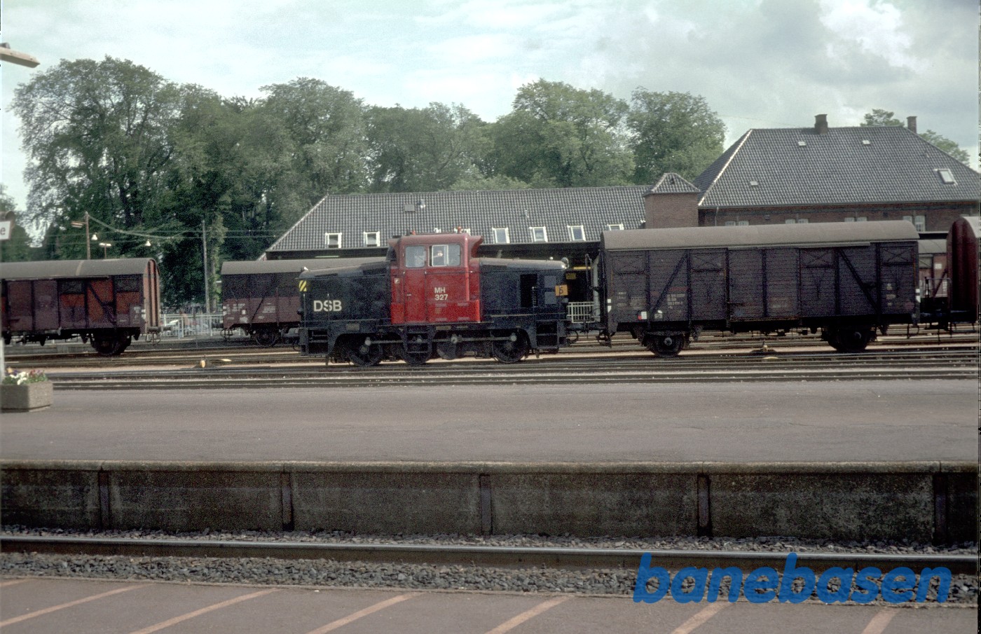 Ommalet i rødt/sort design Ommalet i rødt/sort design