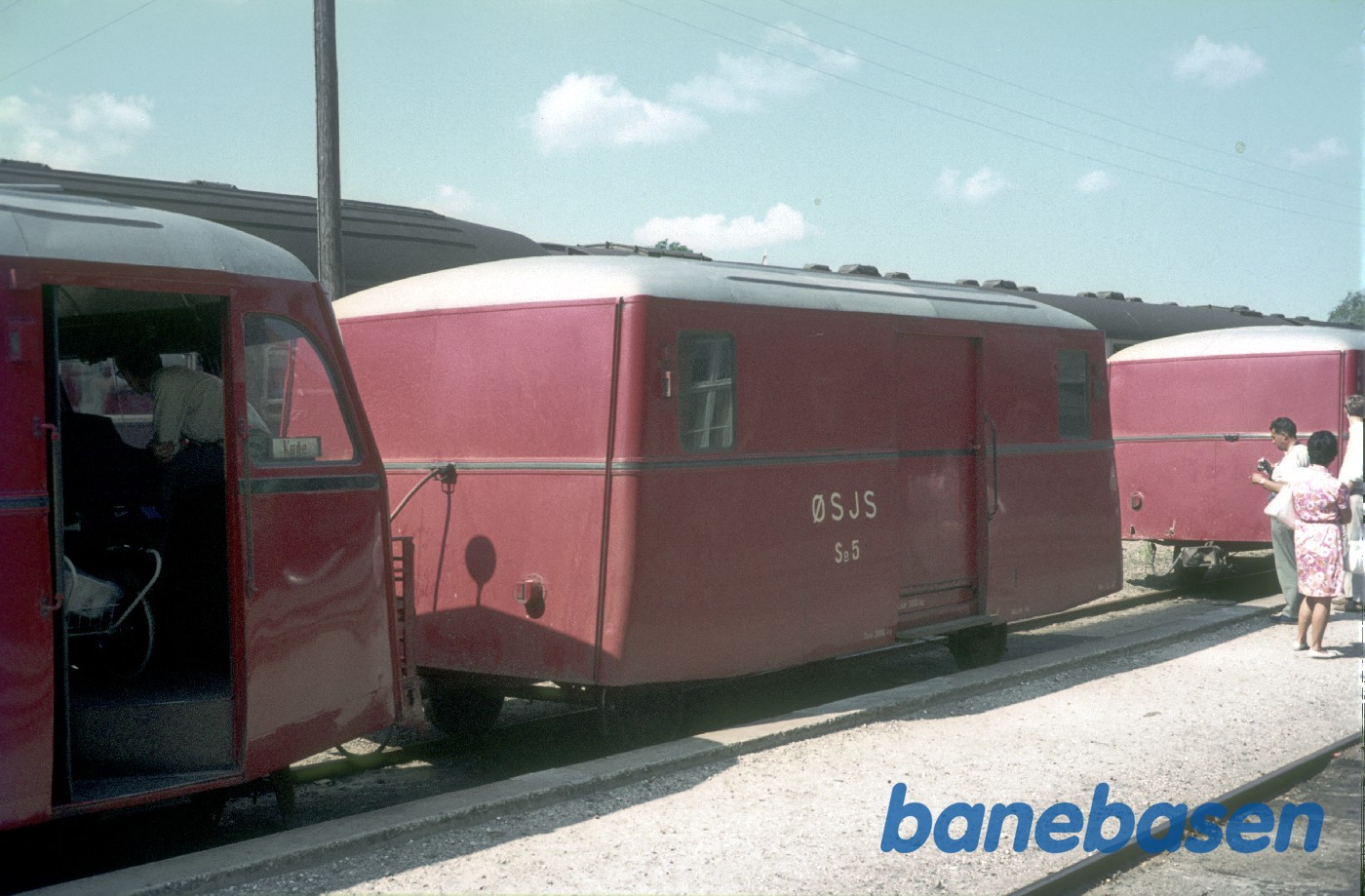 Sammenkobling af skinnebustog mod Køge Sammenkobling af skinnebustog mod Køge