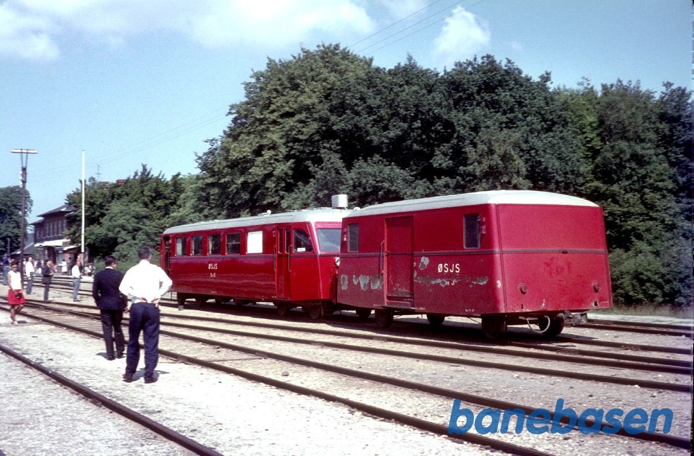 Skinnebustog under indkørsel fra Fakse Ladeplads Skinnebustog under indkørsel fra Fakse Ladeplads