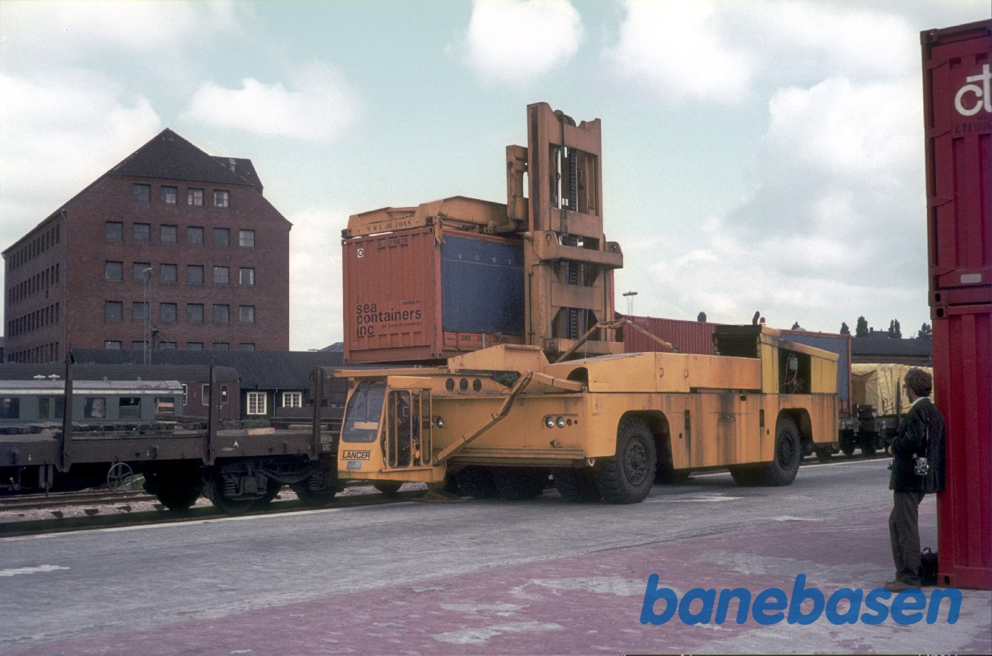 Stor sidelæsser på Containerterminalen Stor sidelæsser på Containerterminalen