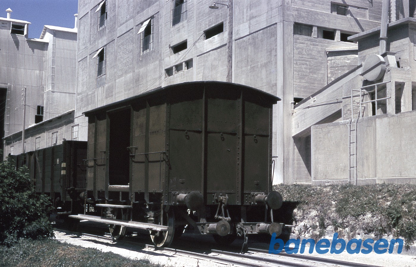 Normalsporet vogn til kobling mellem normal- og smalsporsvogne Normalsporet vogn til kobling mellem normal- og smalsporsvogne