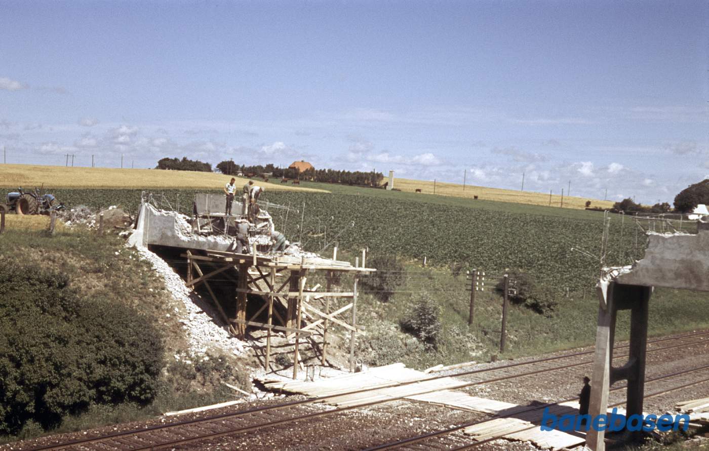 Nedrivning af roebanebroen over Korsørbanen ved Hyllerup v.f. Slagelse