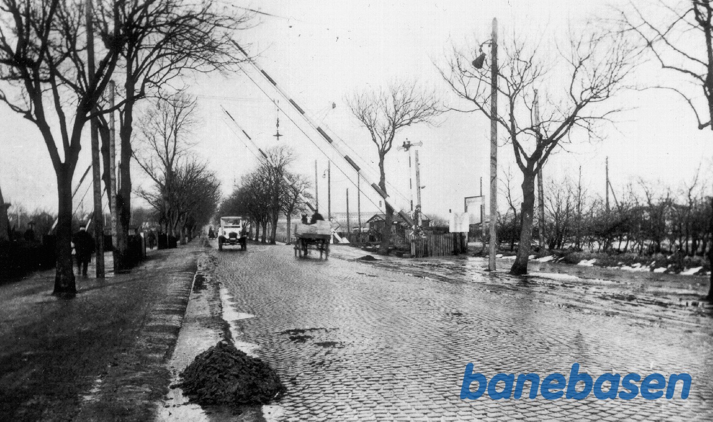 Trinbrættet ved overskæringen for Lyngbyvej Trinbrættet ved overskæringen for Lyngbyvej