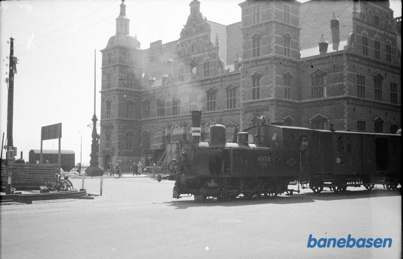 Toget passerer Helsingør DSB-station