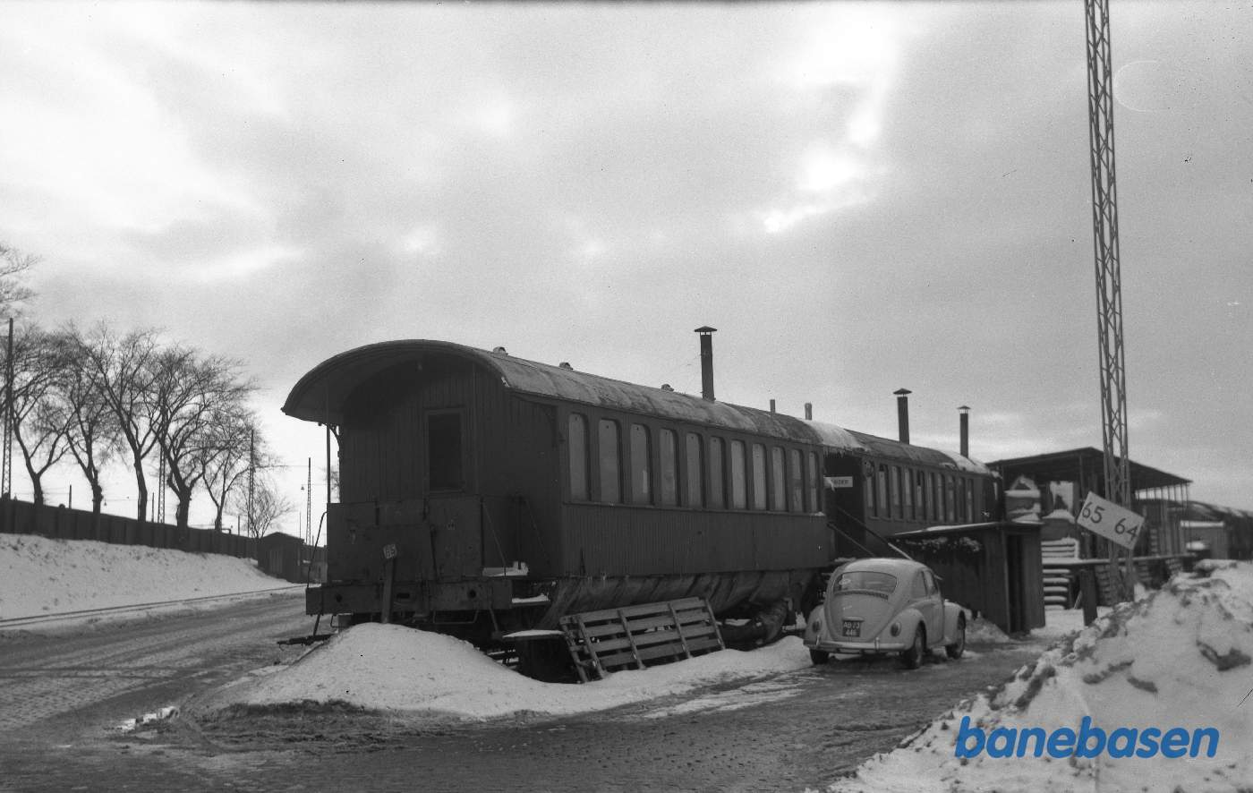 CY 4614 + CY 4627 som kontorvogne for Speditionsfirmaet K. Gyldenstein´s Eftf.´s