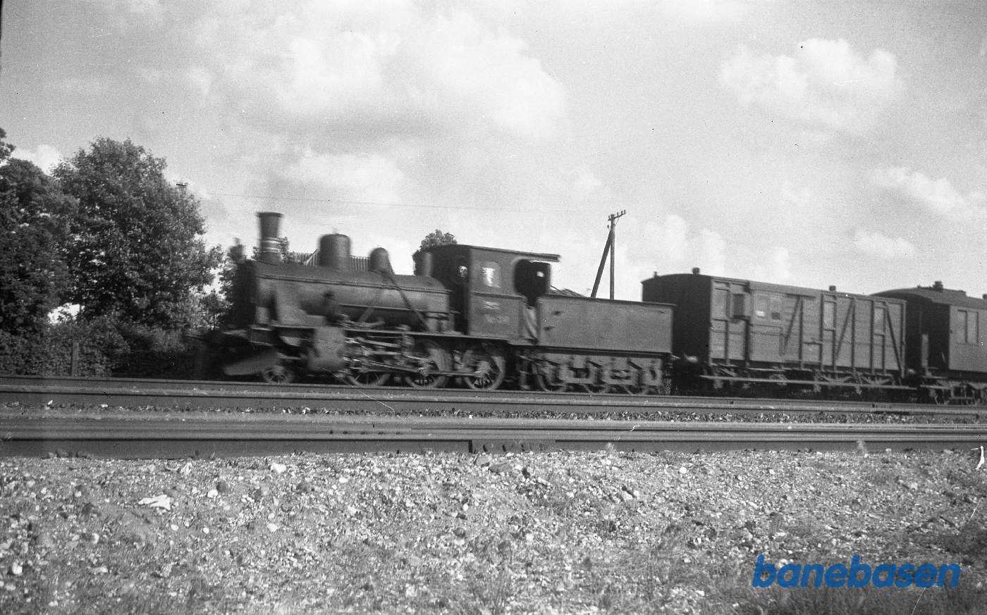 FFJ 34 med tog under indkørsel til Ålborg fra Hadsund