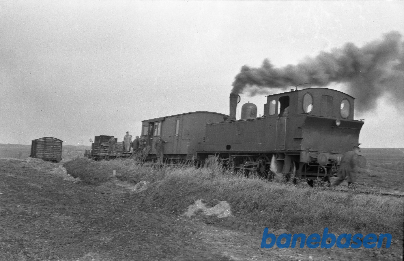 Damploko nr. 11 med arbejdstog Damploko nr. 11 med arbejdstog