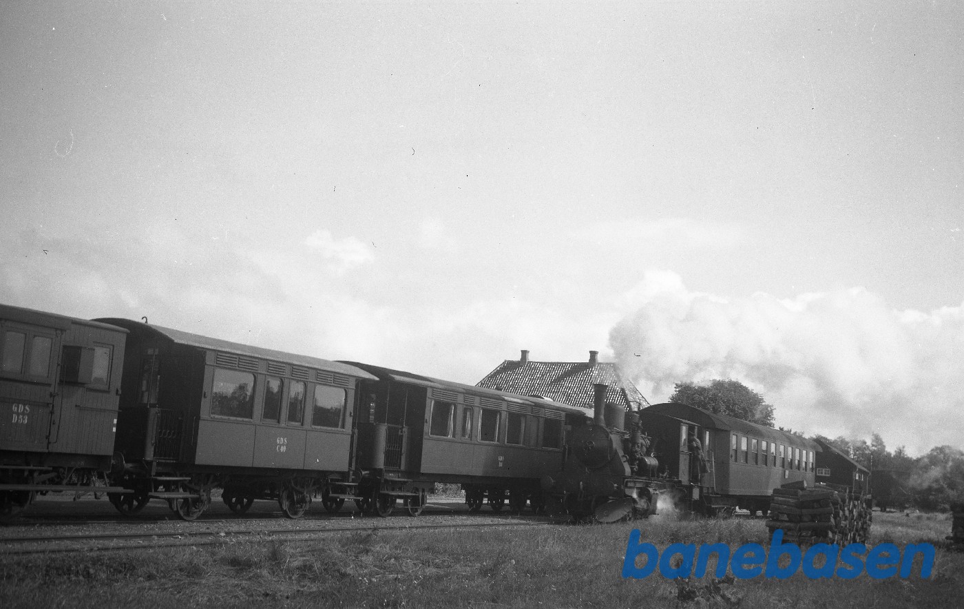 Damploko 5 + DSB CL-vogn, i baggr. D 53 + C 40 + B 11 Damploko 5 + DSB CL-vogn, i baggr. D 53 + C 40 + B 11