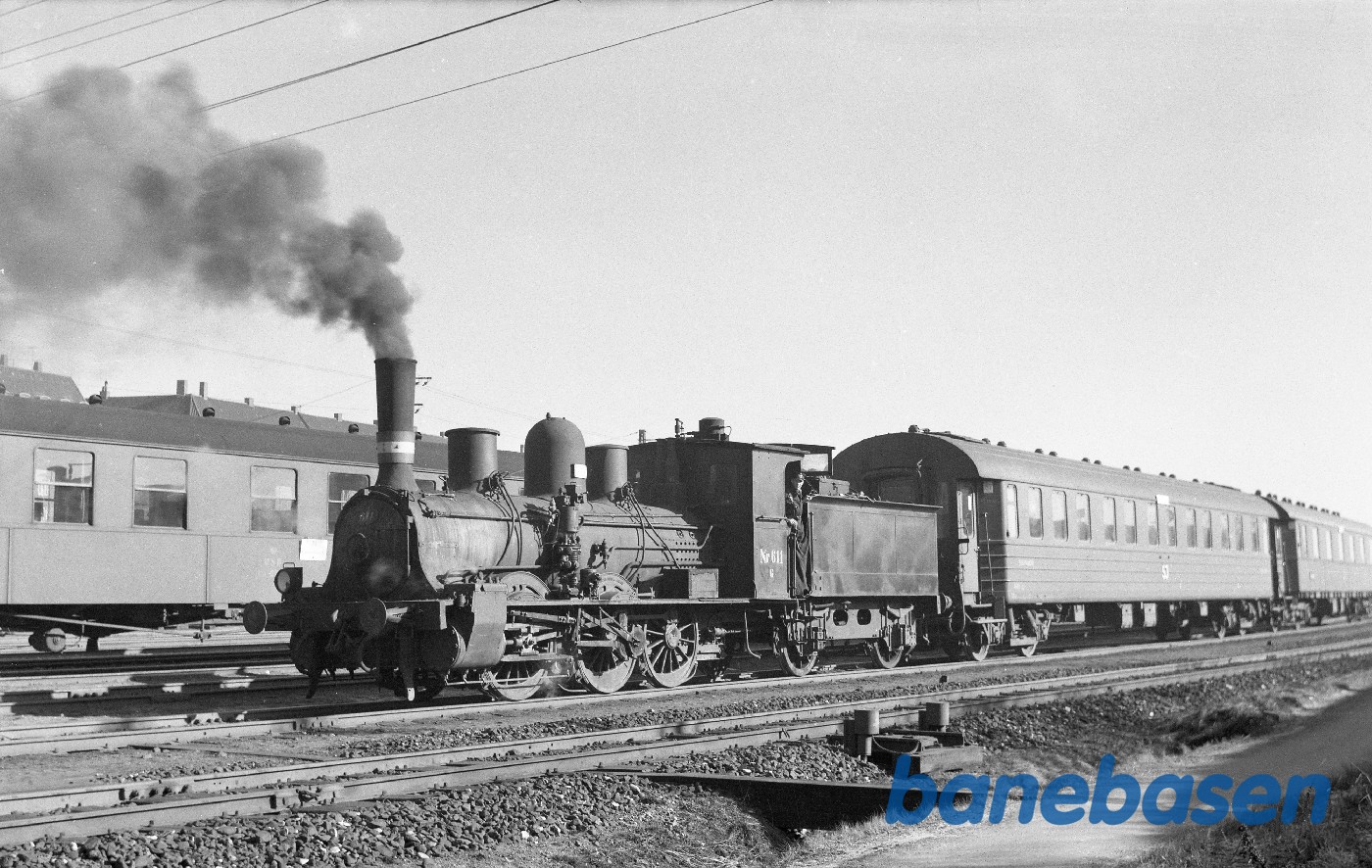 G 611 rangerer med SJ-vogne G 611 rangerer med SJ-vogne